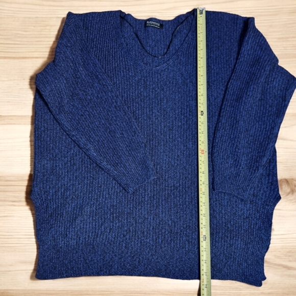 BLOOMCHIC "Made for your curves" V-Neck Oversized Black & Blue Speckled Sweater - Picture 8 of 8